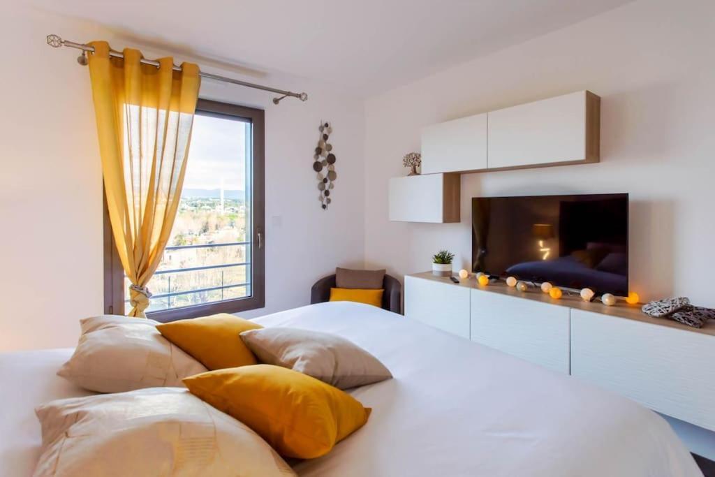 A7- 2 Bdr Sea & Mountain View - Ac, Parking, Pool & Terrace Lejlighed Antibes Eksteriør billede