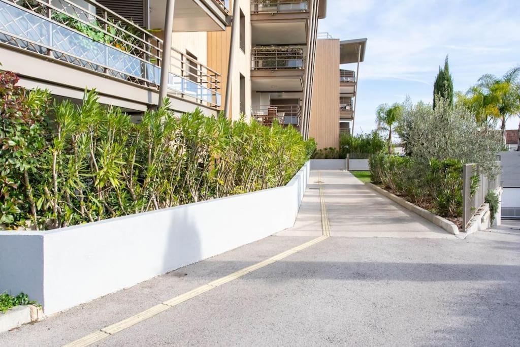 A7- 2 Bdr Sea & Mountain View - Ac, Parking, Pool & Terrace Lejlighed Antibes Eksteriør billede